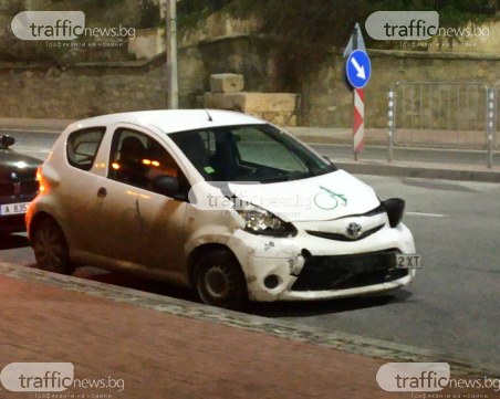 Катастрофа на Тунела! Две коли се удариха, едната се заби в стълб