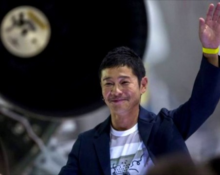 Милиардер от Япония си търси приятелка за полет до Луната