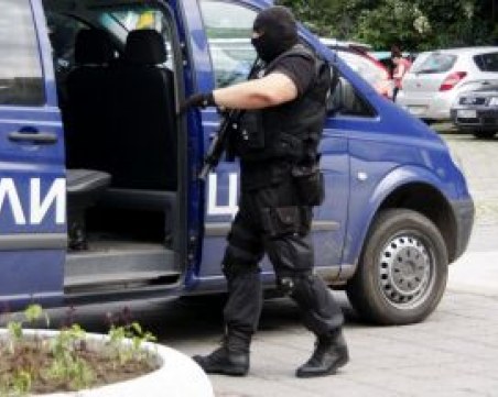 8 държавни служители арестувани за източване на пари и имоти от умрели хора