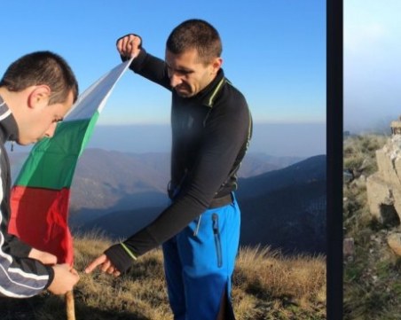 Асеновградски планинари и фирма от Първомай слагат нови знамена по българските върхове