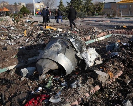 Не една, а две ракети са повалили украинския самолет