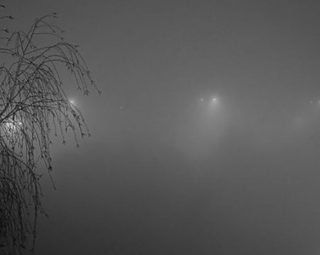 Шофьори, внимавайте! Непрогледна мъгла се стеле над АМ 