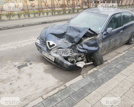 Бус, джип и лека кола се удариха в пловдивски квартал