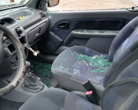 Крадец разби прозорец и обра автомобил в пазарджишко село