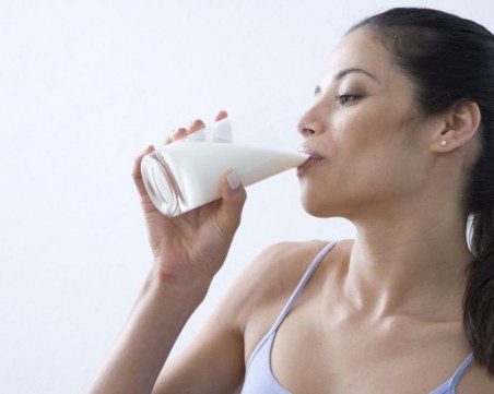 Нискомасленото мляко забавя стареенето