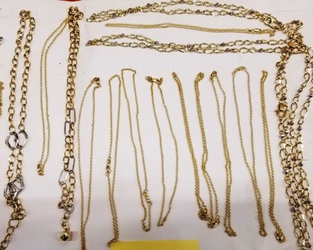 Откриха златни и сребърни накити в седалката на автобус на 