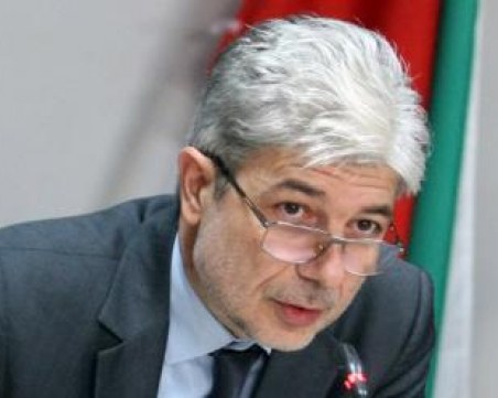 Съдът остави в ареста министър Нено Димов