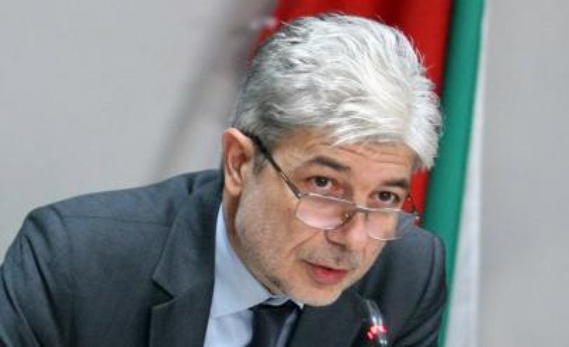 Съдът остави в ареста министър Нено Димов