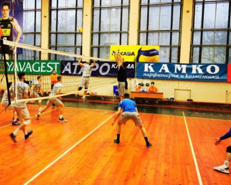 Пламен Драгиев се завърна, но Виктория Волей загуби първата си контрола