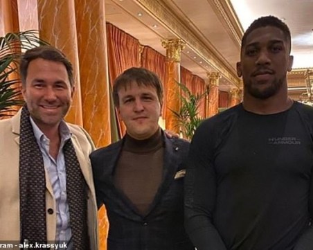 Прецакват ли Кобрата? Джошуа преговаря с агента на Усик