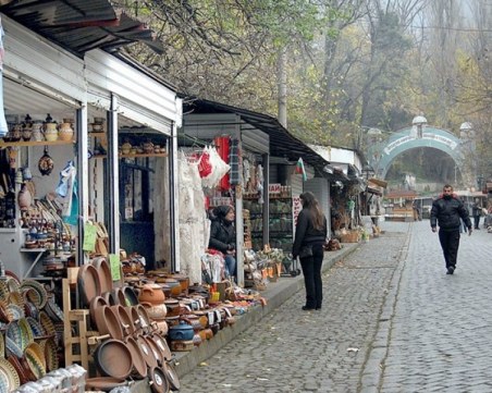 Ще местят ли сергиите в Бачково? Спор за имоти и екологична оценка застават на пътя им