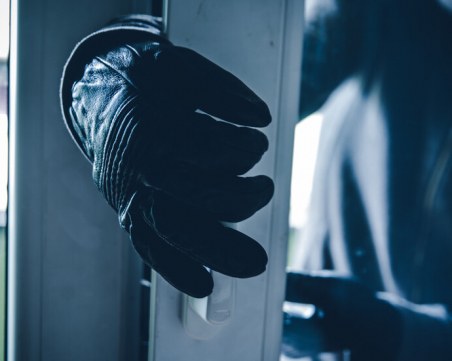 Спипаха крадец, претарашил къща в Пазарджишко