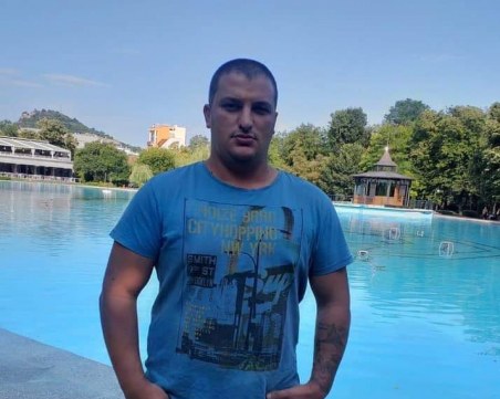 Мъж се запали в колата си на Асеновата крепост