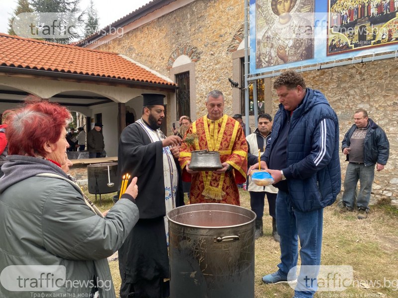 12 курбана за здраве осветиха в храма в Ново село