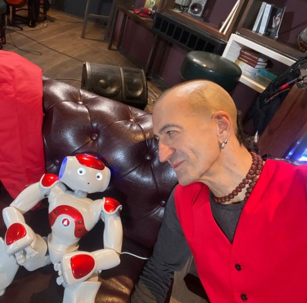 Робот-хуманоид ще води ново предаване по БНТ