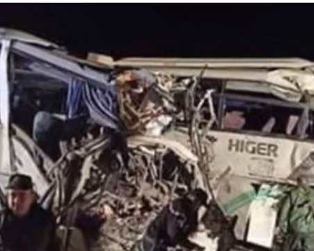 Два автобуса се сблъскаха в Алжир, 12 души загинаха