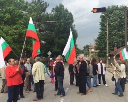 И жителите на Волуяк излязоха на протест заради липсата на вода