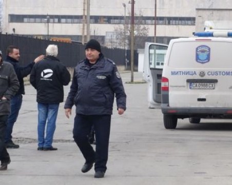 Няма и следа от крадците, обрали митницата в Благоевград