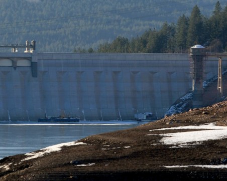 Спелеолози откриват незаконни отклонения на вода от язовир 
