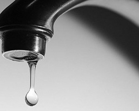 Спират водата в част от жк 