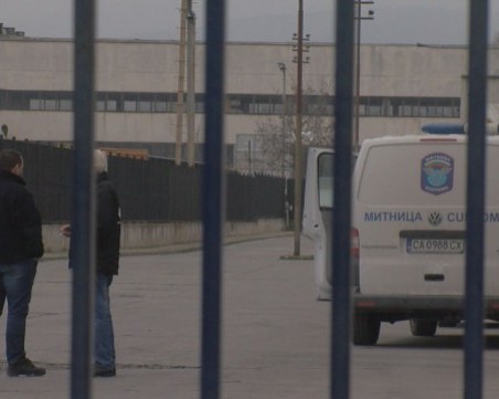 За да скрият обира, крадците наводнили цялата сграда на митниците