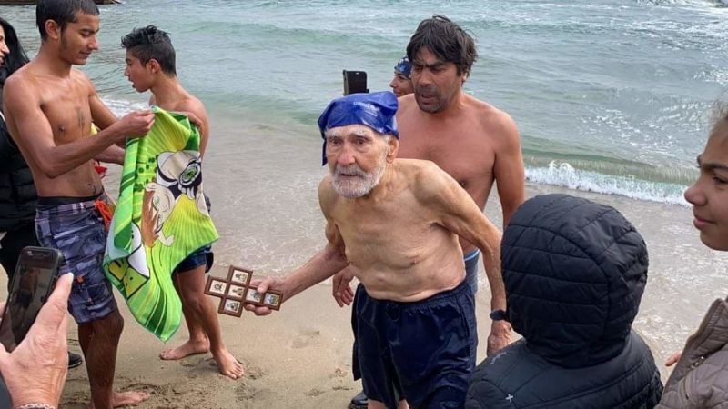 93-годишен спасител хвана кръста на Йордановден по стар стил