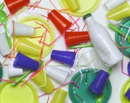 Пълна забрана за пластмасови торбички и сламки в Китай