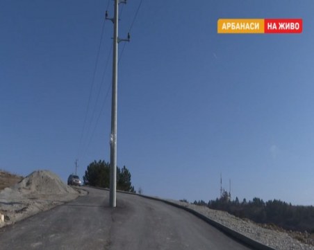 Стълб изникна по средата на улица в Арбанаси