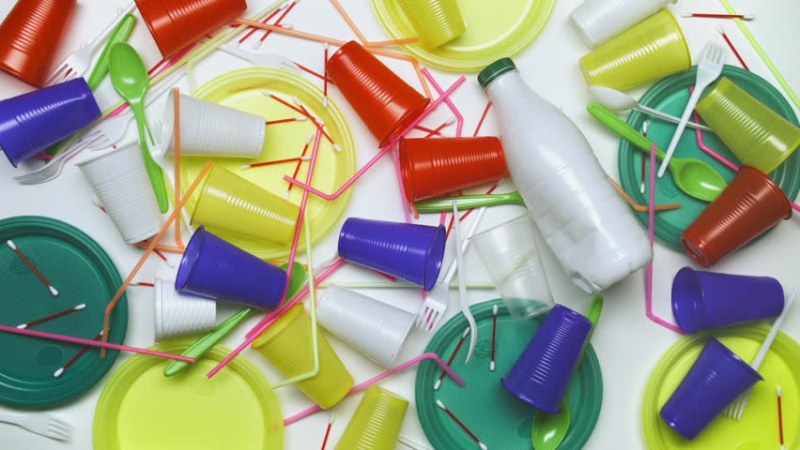 Пълна забрана за пластмасови торбички и сламки в Китай