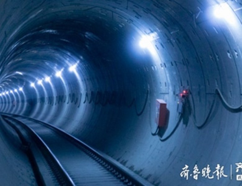 Приключи изграждането на най-дългия подводен жп тунел в Китай
