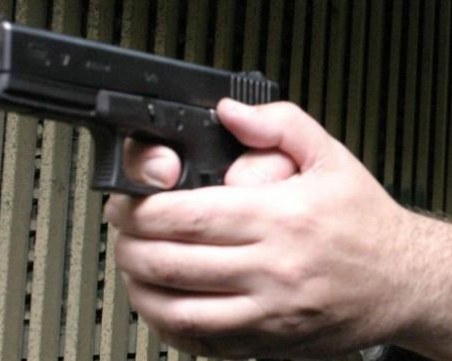 Грузинец нападна с пистолет мъж във Варна