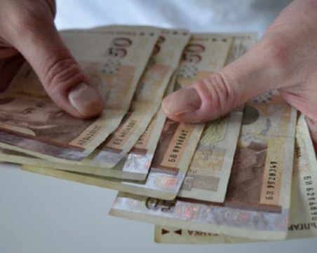 Извънредно: 200 хиляди българки прехвърлят парите си за втора пенсия в НОИ