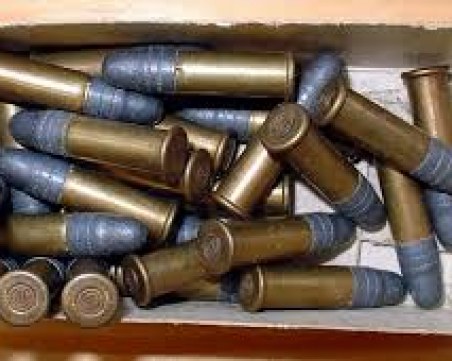 Митнически служители откриха бойни патрони при проверка на МП Калотина