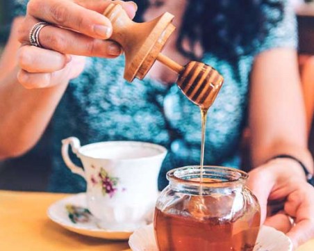 6 неща, които се случват в тялото ви, когато ядете мед вечер преди сън