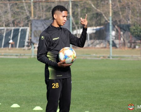 Бразилски нападател пристигна на проби в Ботев