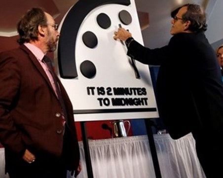 Човечеството по-близо до гибел от когато и да било! Часовникът на Страшния съд се приближи на 100 сек до полунощ