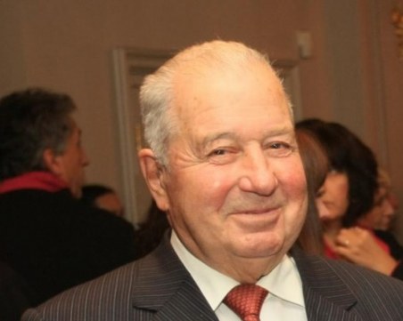 Днес е поклонението пред Благовест Сендов