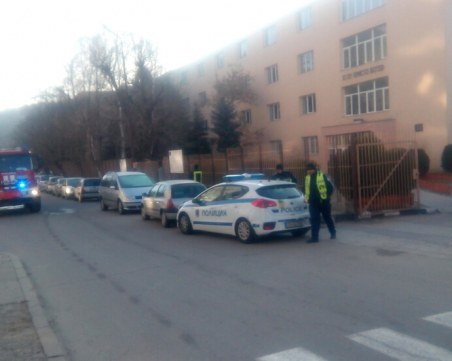 Евакуират училище заради сигнал за бомба