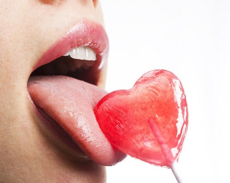 Как да овладеете давещия рефлекс при орална любов?