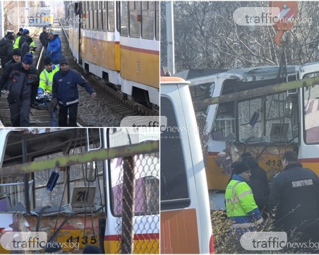 Мъж загина, а шестима са ранени след верижната катастрофа с три трамвая