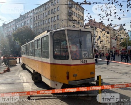 Верижна катастрофа между три трамвая причини смъртта на столичанин