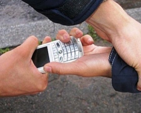 20-годишен от пазарджишко село обра непълнолетно момче