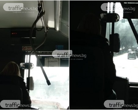 Абсурд в градския транспорт в Пловдив: Пътници се блъскат в стърчаща тръба