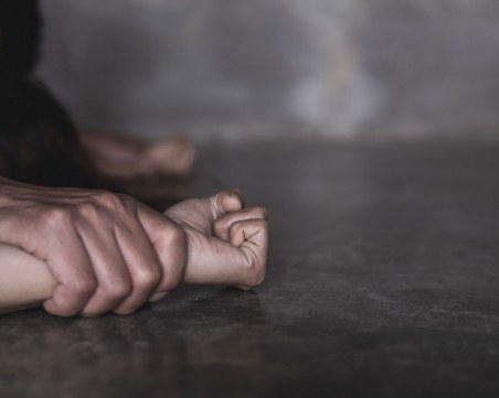 Боклукчия опита да изнасили младо момиче