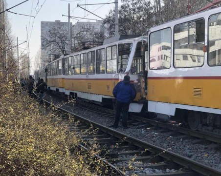 Какво е състоянието на пострадалите при инцидента с 4 трамвая, при който загина мъж?