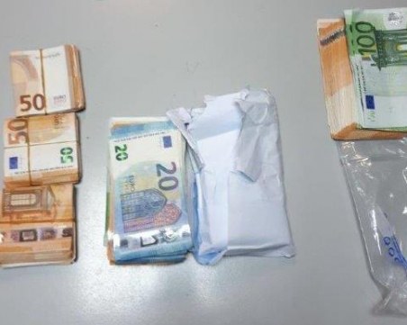 Откриха 23 хил. евро в тайник на лек автомобил при проверка на ГКПП Кулата