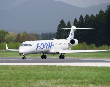 Търговец на банани купи авиокомпания за 45 000 евро