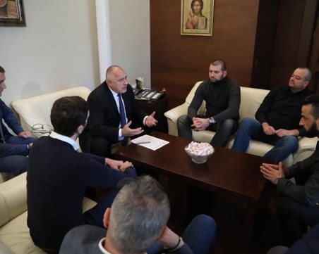 Започна срещата между Бойко Борисов и феновете на Левски