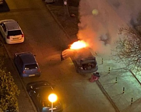 Кола се запали в движение в 