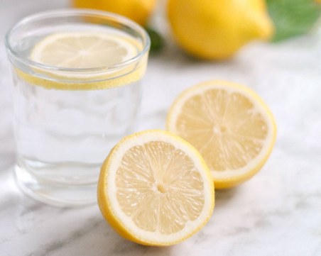 Лимоновата вода укрепва имунитета и помага при дихателни проблеми